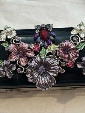 Iris Lane clutch
